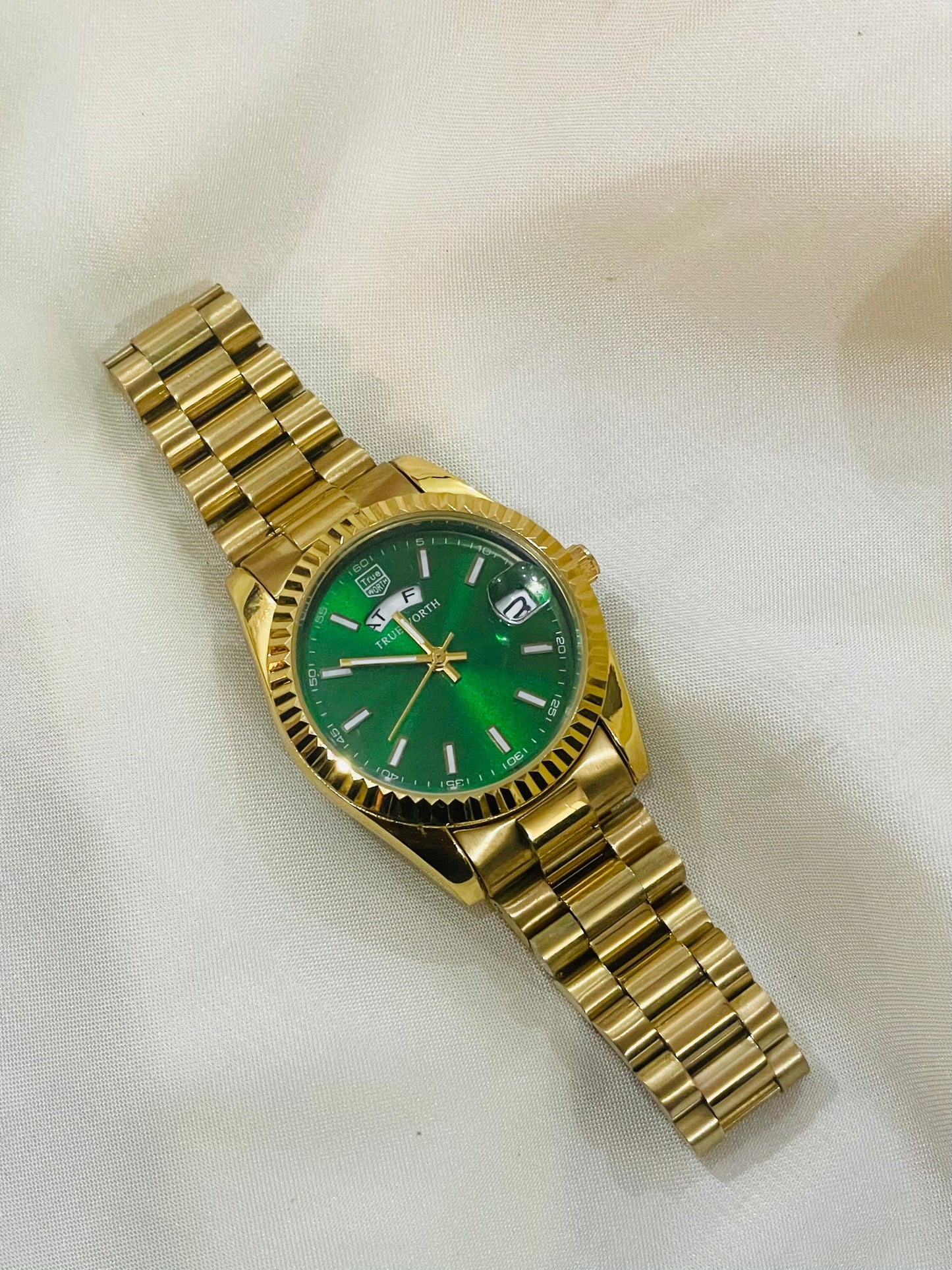 ✨ Exclusive Gold Emerald Dial with DayDate True Worth Classic Watch ✨
