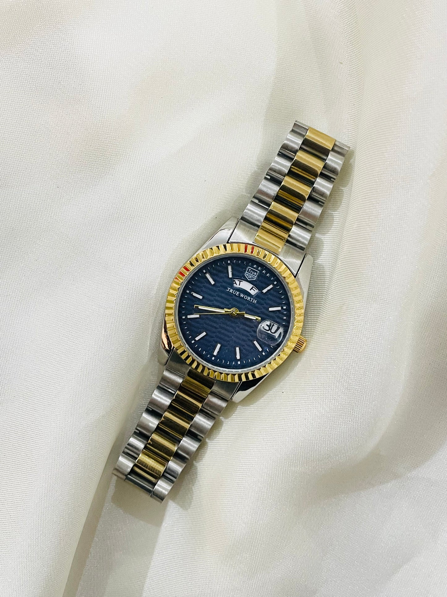 ✨Exclusive SilverXGold Blue Dial with DayDate True Worth Watch ✨