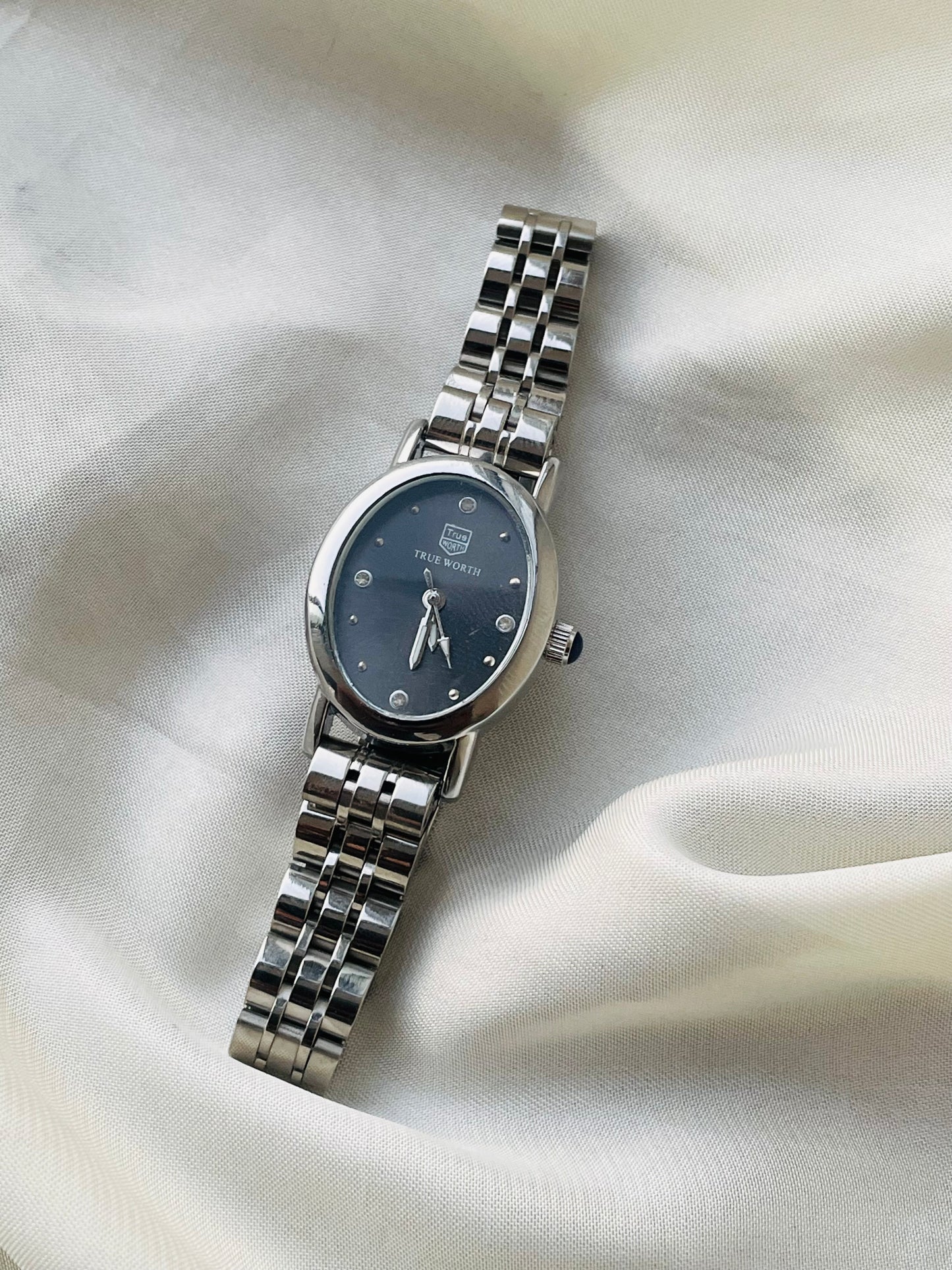 ✨ Exclusive True Worth Oval Black dial Silver Watch ✨