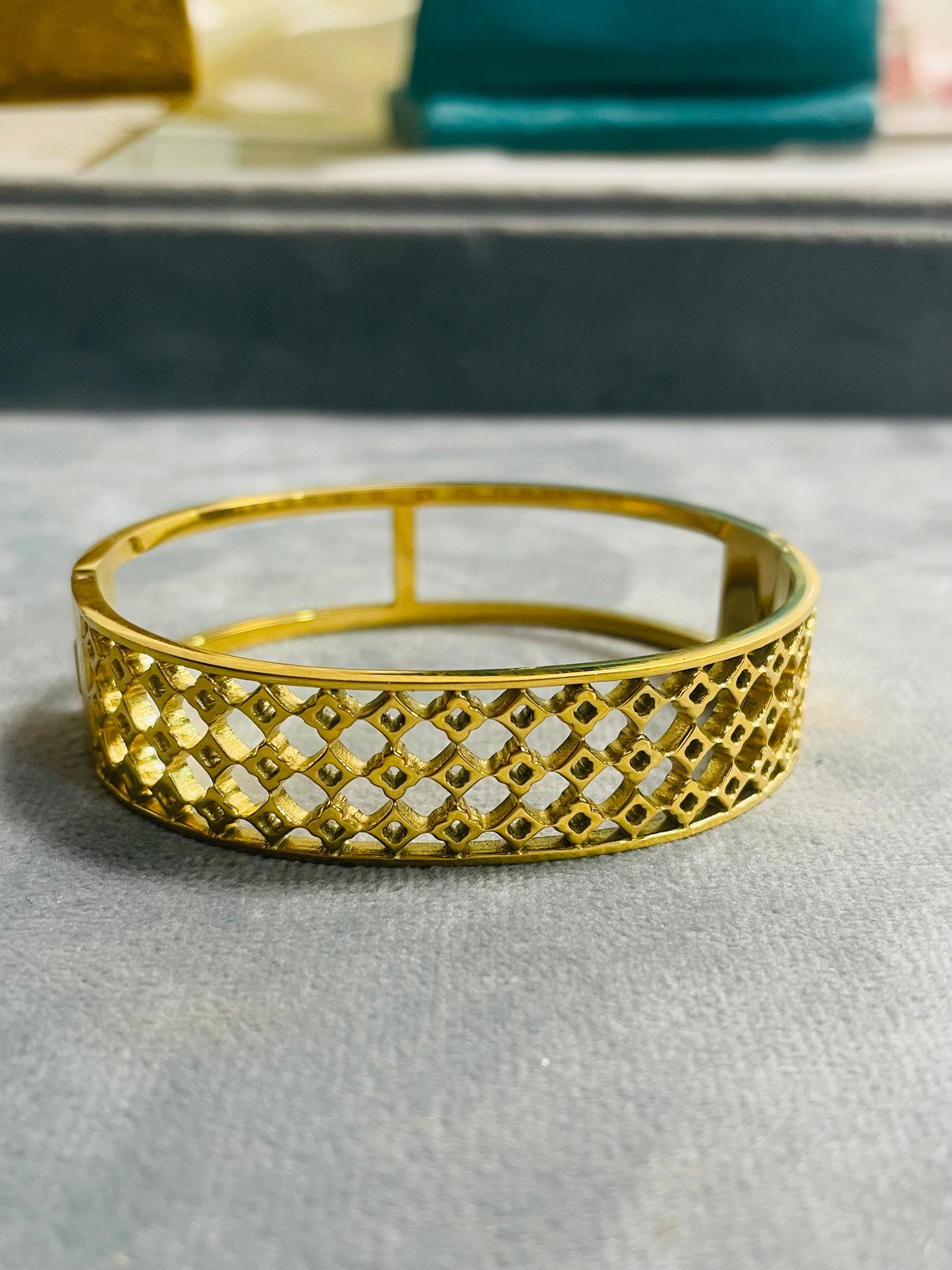 ✨Exquisite Stainless steel Gold Chunky Cuff Bracelet ✨