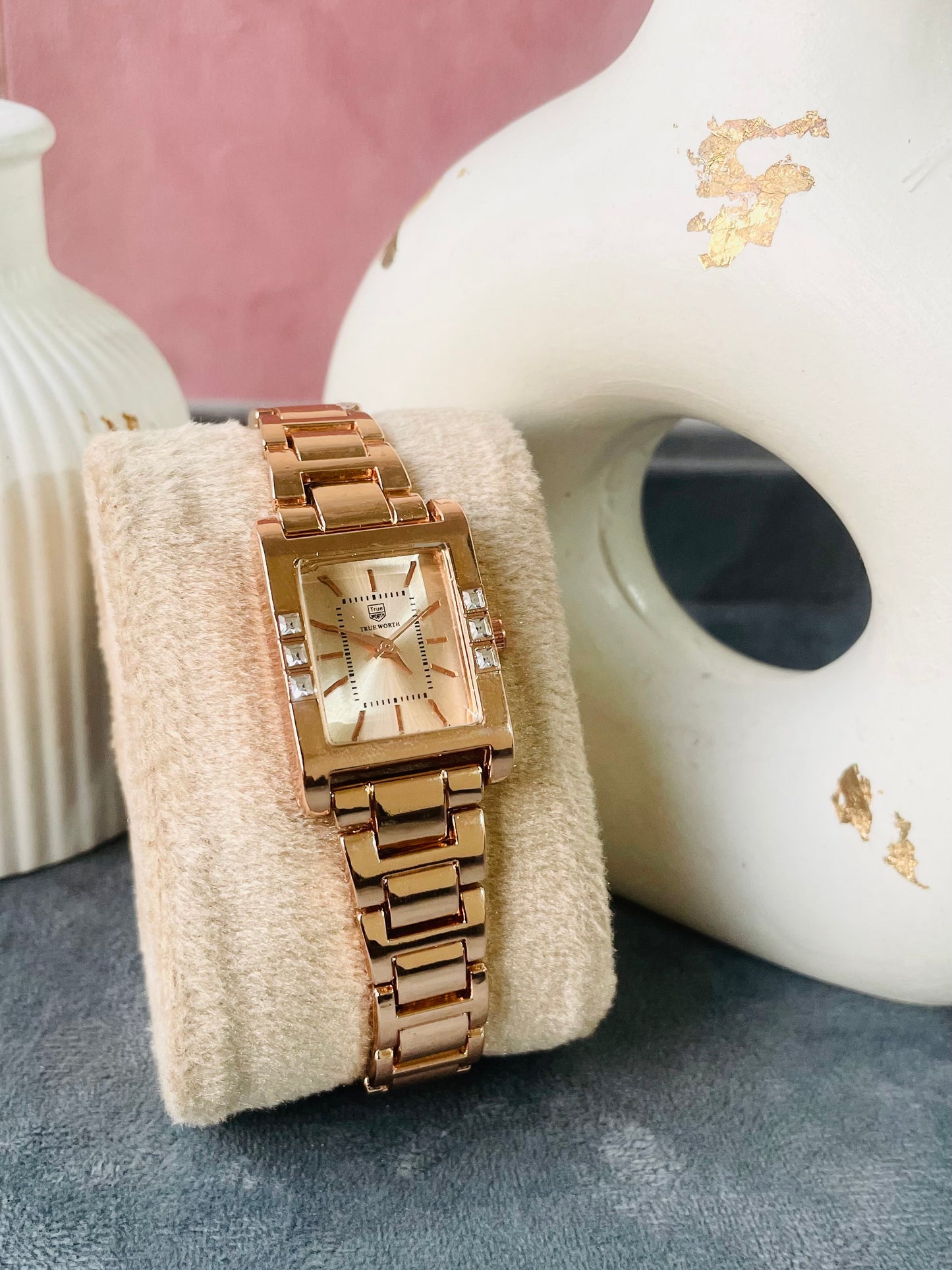 ✨Exquisite Crystal studded White Dial RoseGold True Worth Watch ✨