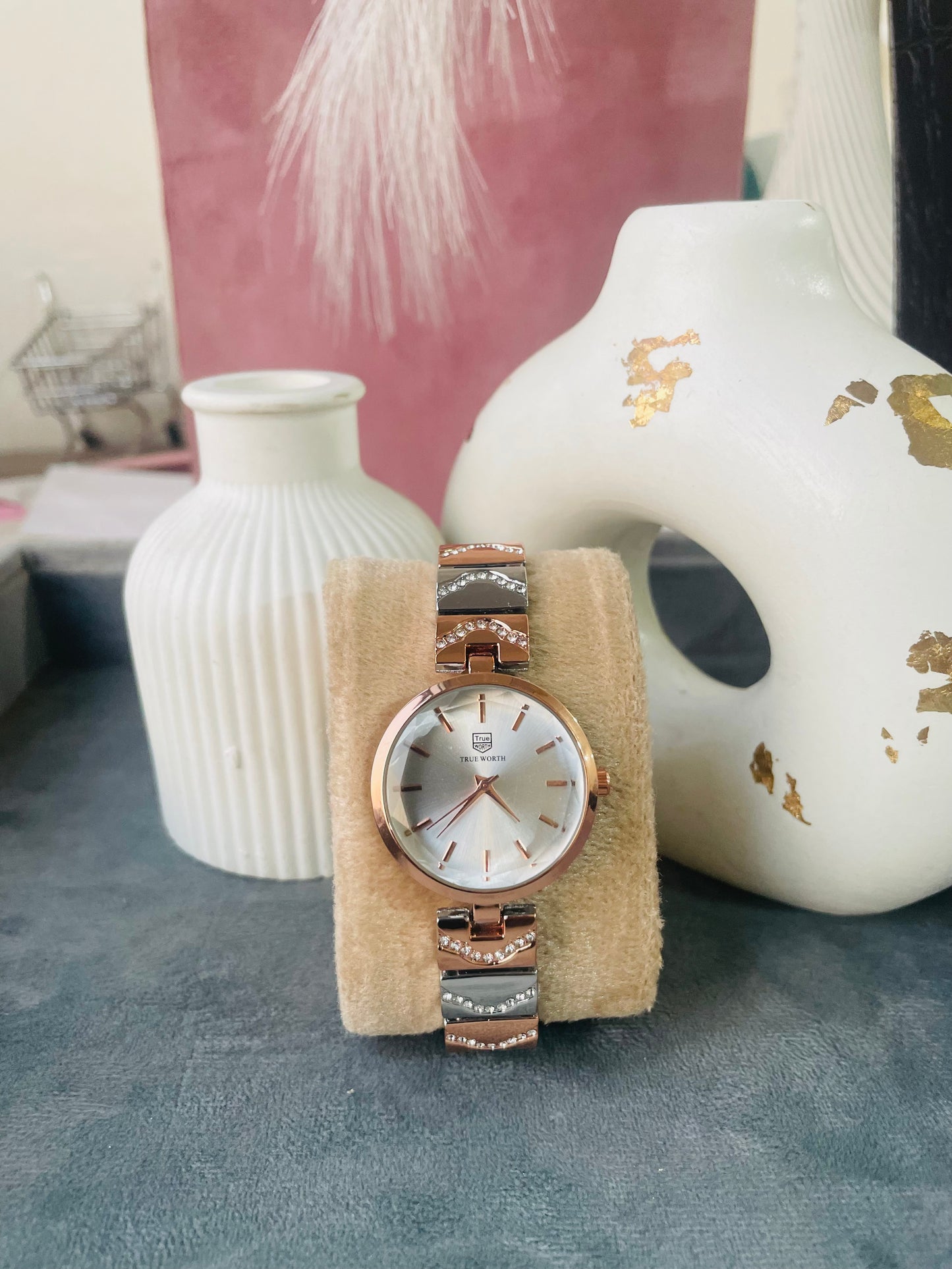 ✨Exquisite Crystal studded White Dial SilverXRoseGold True Worth Watch ✨
