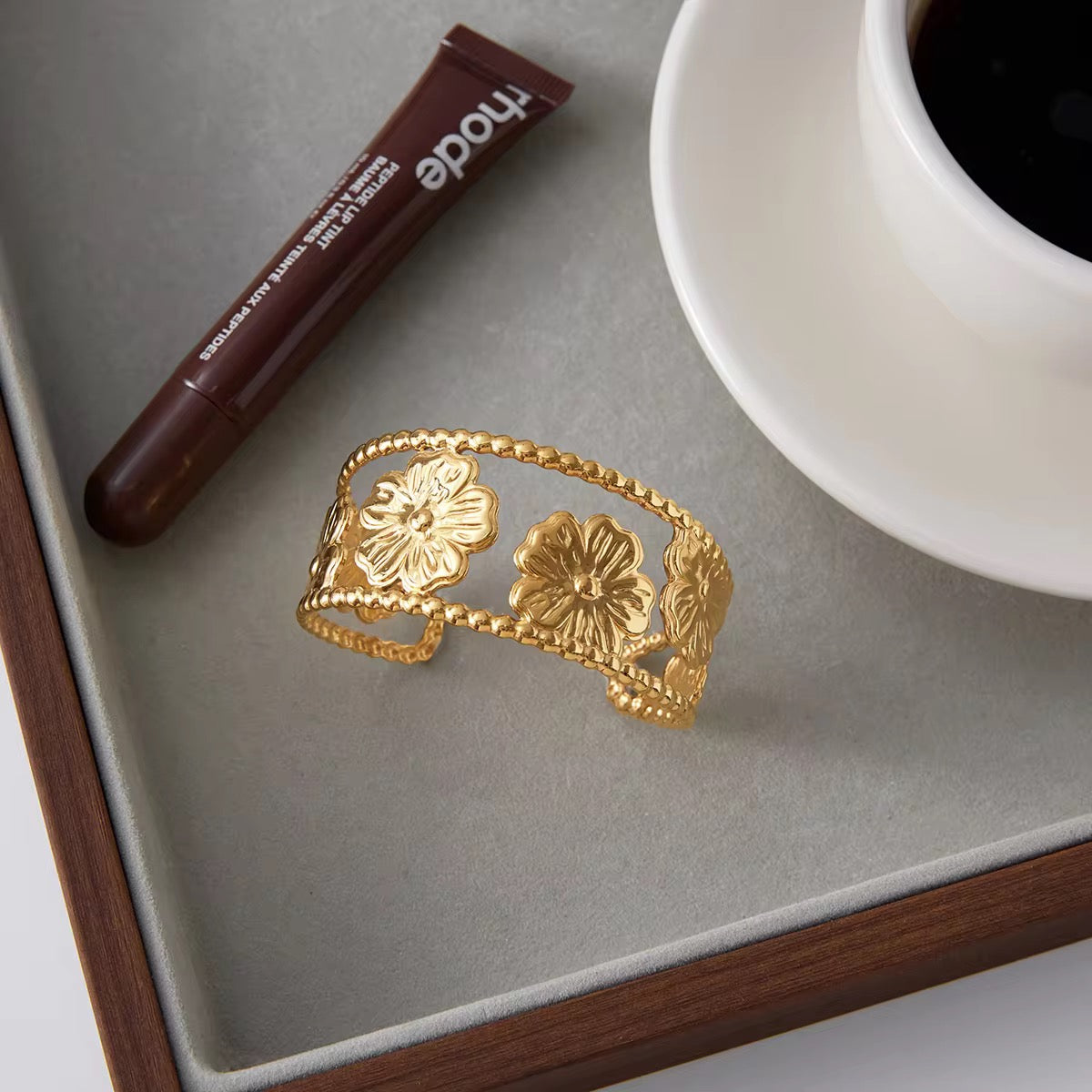 ✨ Exclusive Stainless steel Gold Floral Chunky Adjustable Cuff ✨