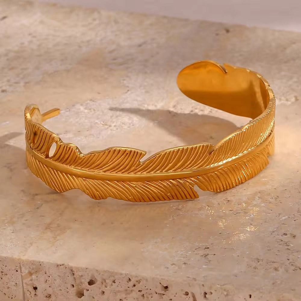 ✨ Exclusive Stainless steel Gold Chunky Adjustable Leaf Cuff ✨