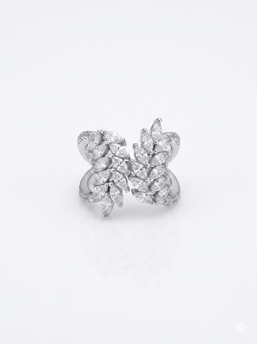 ✨ Diamante Silver crystal Leaf adjustable ring✨