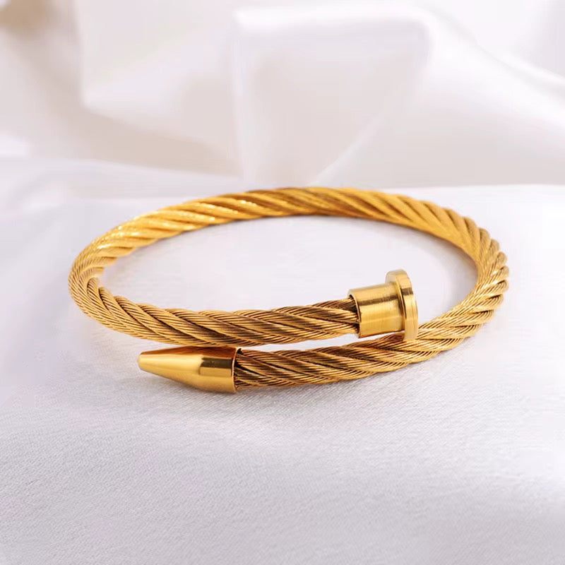 ✨Exquisite Gold Braided Nail Cuff Bracelet ✨