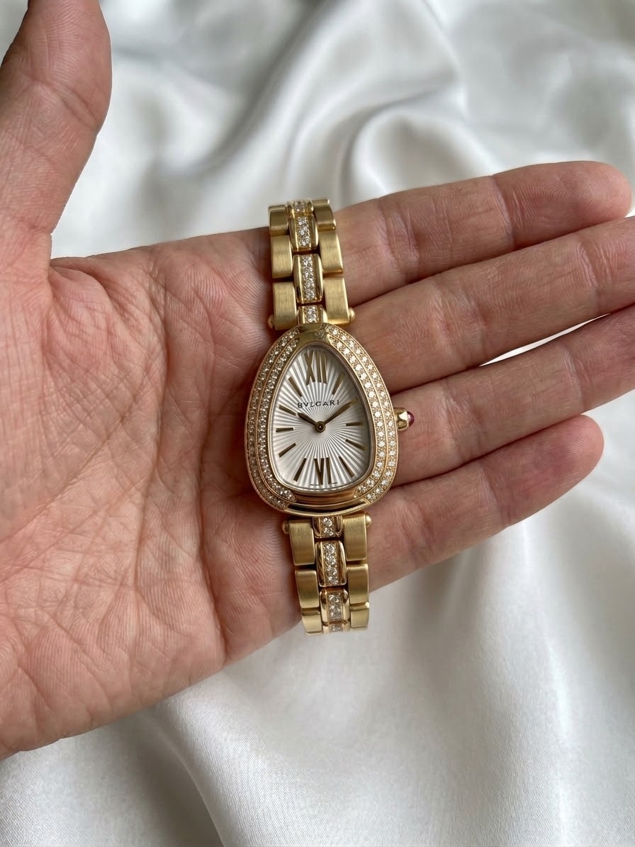 ✨Exquisite Gold stainless steel white dial bvlg Watch✨