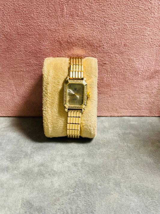 ✨Exclusive Gold Link Classic Crystal Studded True Worth Everyday Watch✨