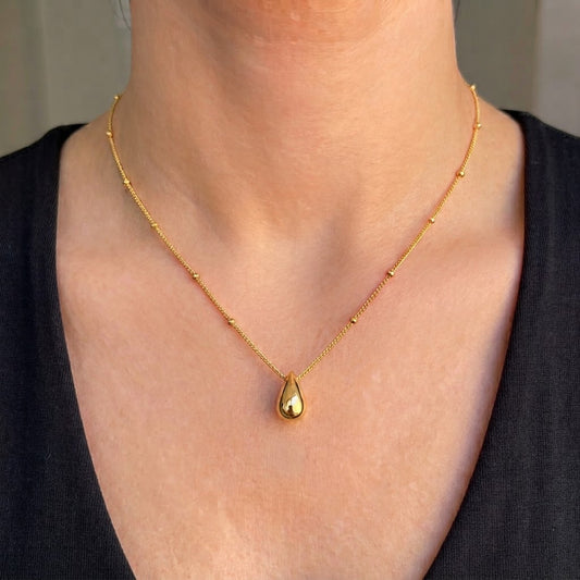 ✨Stainless steel Tear Drop Venne golden pendant✨