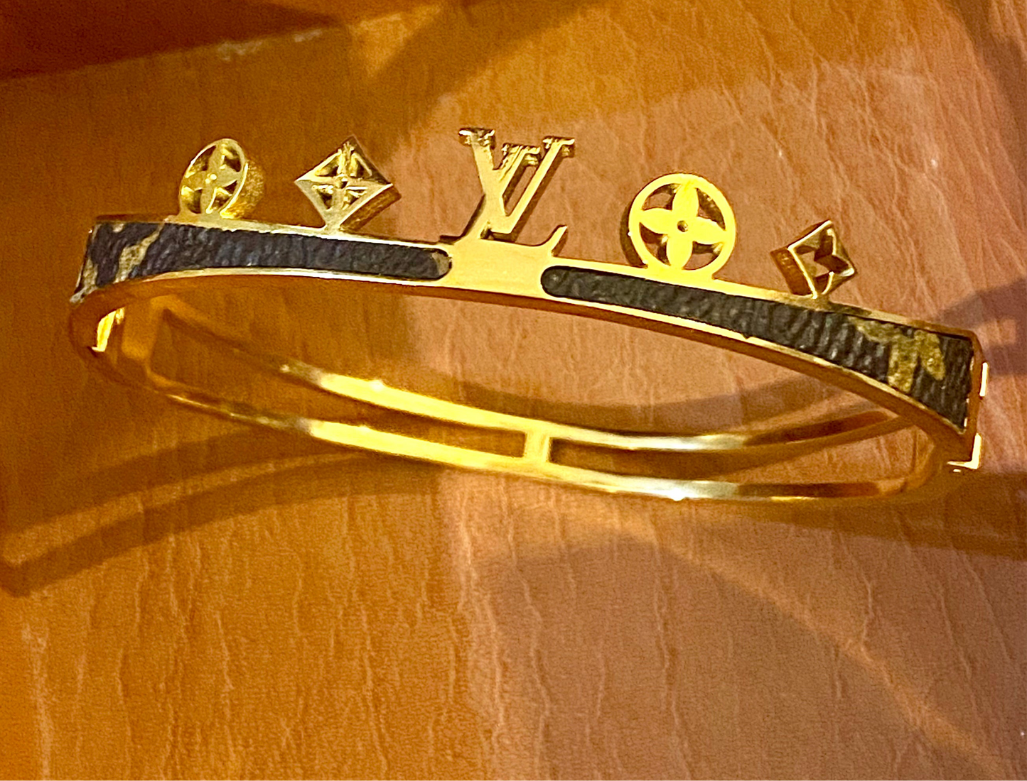 ✨LV Gold Opium leather bracelet✨