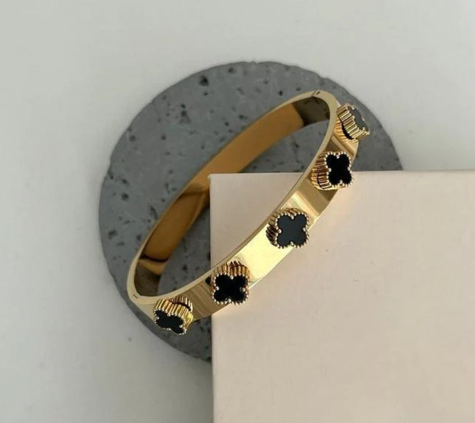 ✨22k Gold Clover Motive Cuff Bracelet✨