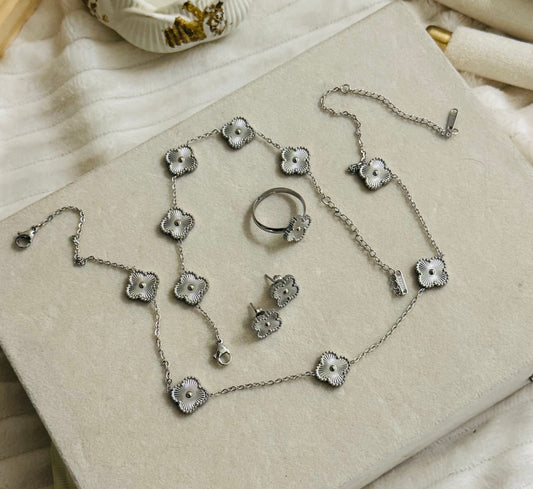 ✨Exclusive Vanity Silver Clover Jewelry Set ✨