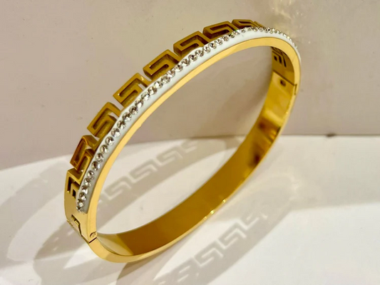 ✨Gold Plated Verse Diamantés Cuff Bracelet✨