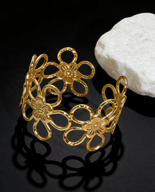 ✨Stainless steel Exquisite Gold Floral Cuff Bracelet ✨