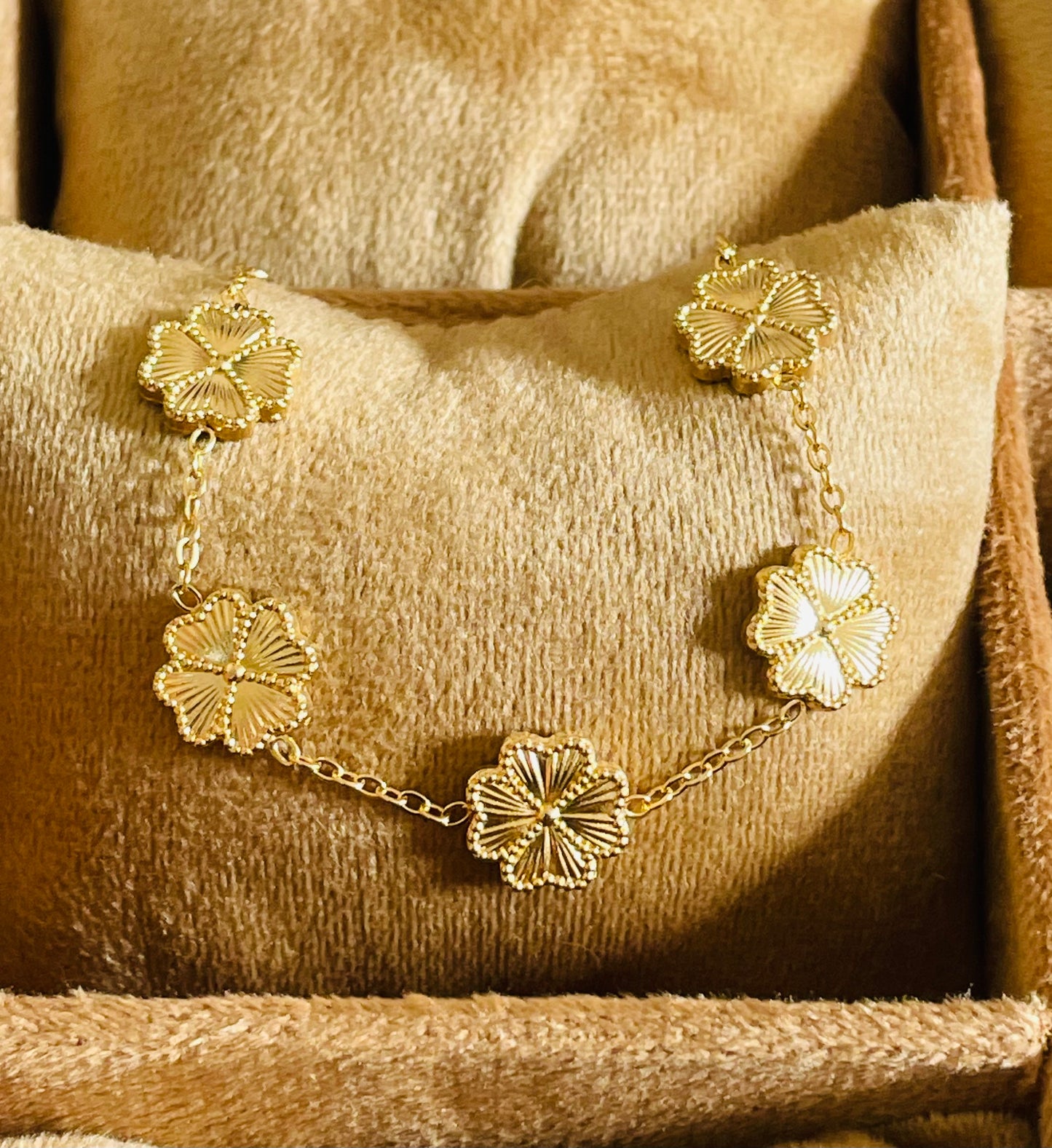 ✨Stainless steel Gold Clovie Chain Bracelet ✨