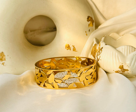 ✨Exclusive Gold Diamantés Leaf Chunky Cuff Bracelet ✨