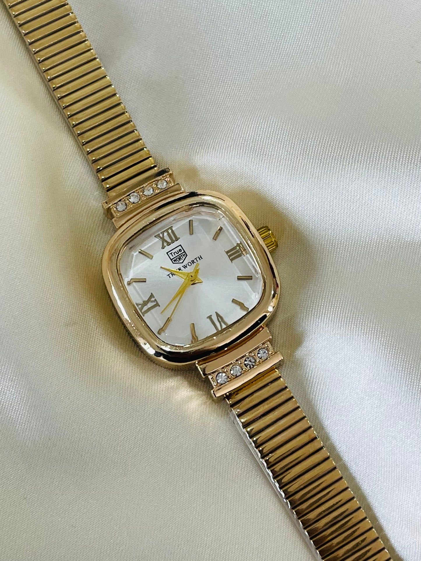 ✨Exquisite Gold  Link True Worth Watch ✨