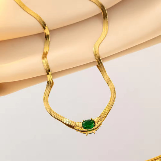 ✨Kiara Vintage emerald stone Snake pendant ✨