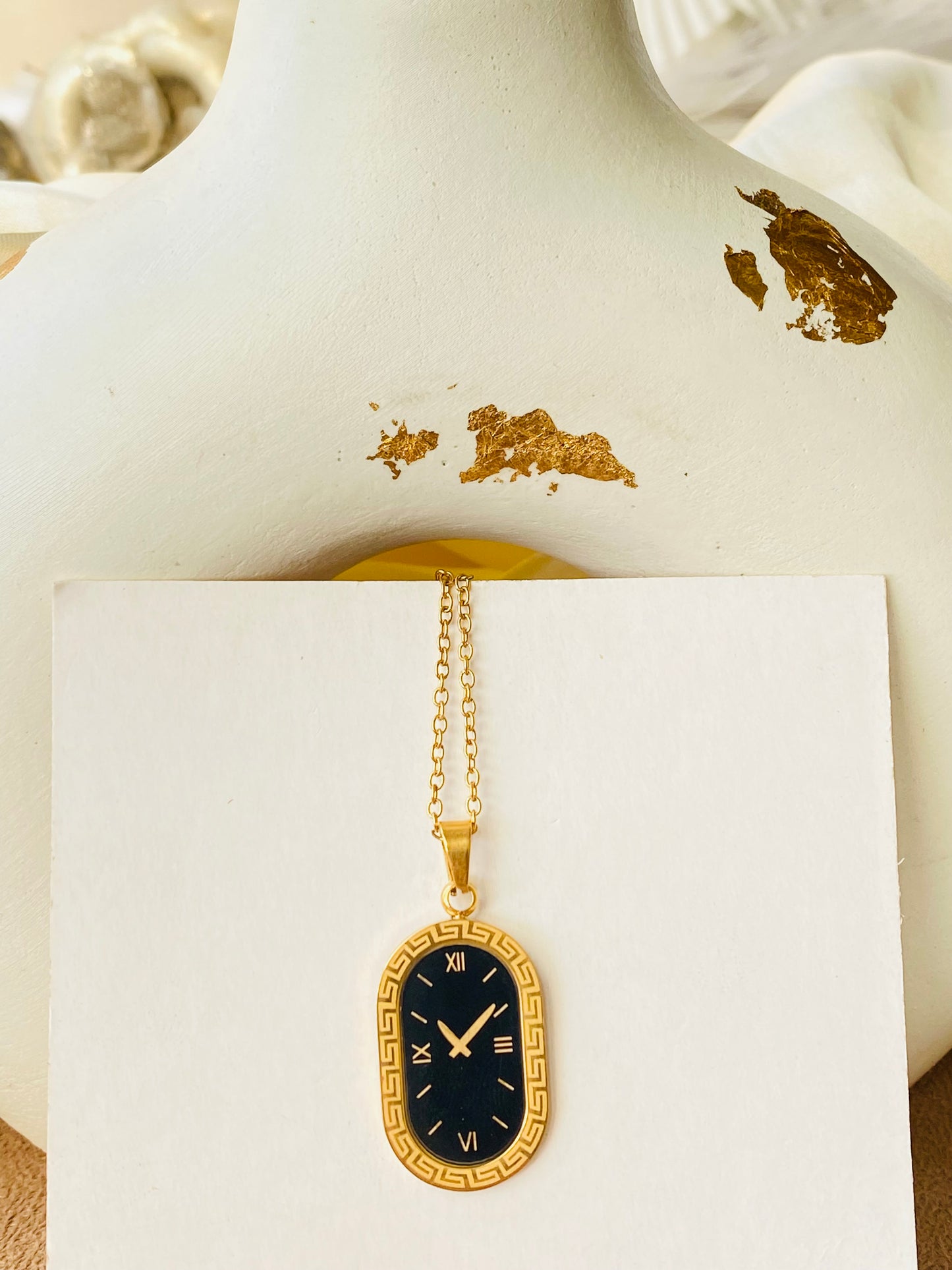 Golden chain with black dial pendant🖤✨