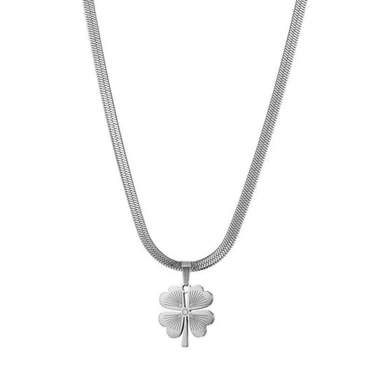 Silver Snake Chain Varsity’s Clovie Pendant ✨