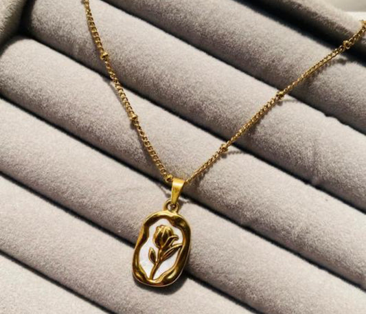 ✨Stainless steel Rose Engraved Pendant ✨