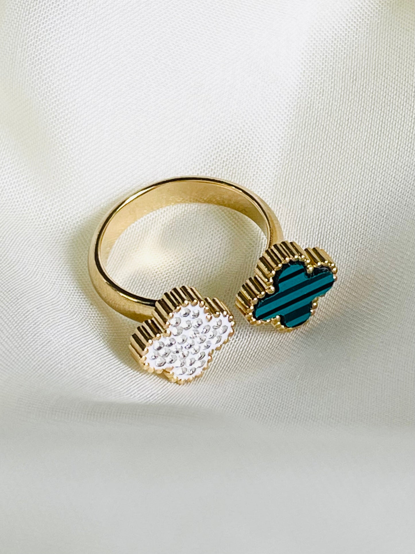 ✨Stainless steel Crystal Diamantes Green Clovie Ring ✨