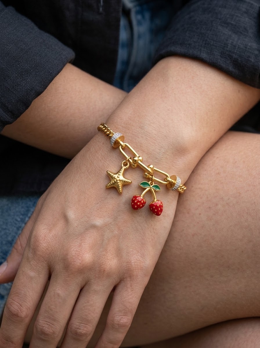 ✨Exclusive Stainless steel Berry Charm chain Bracelet ✨