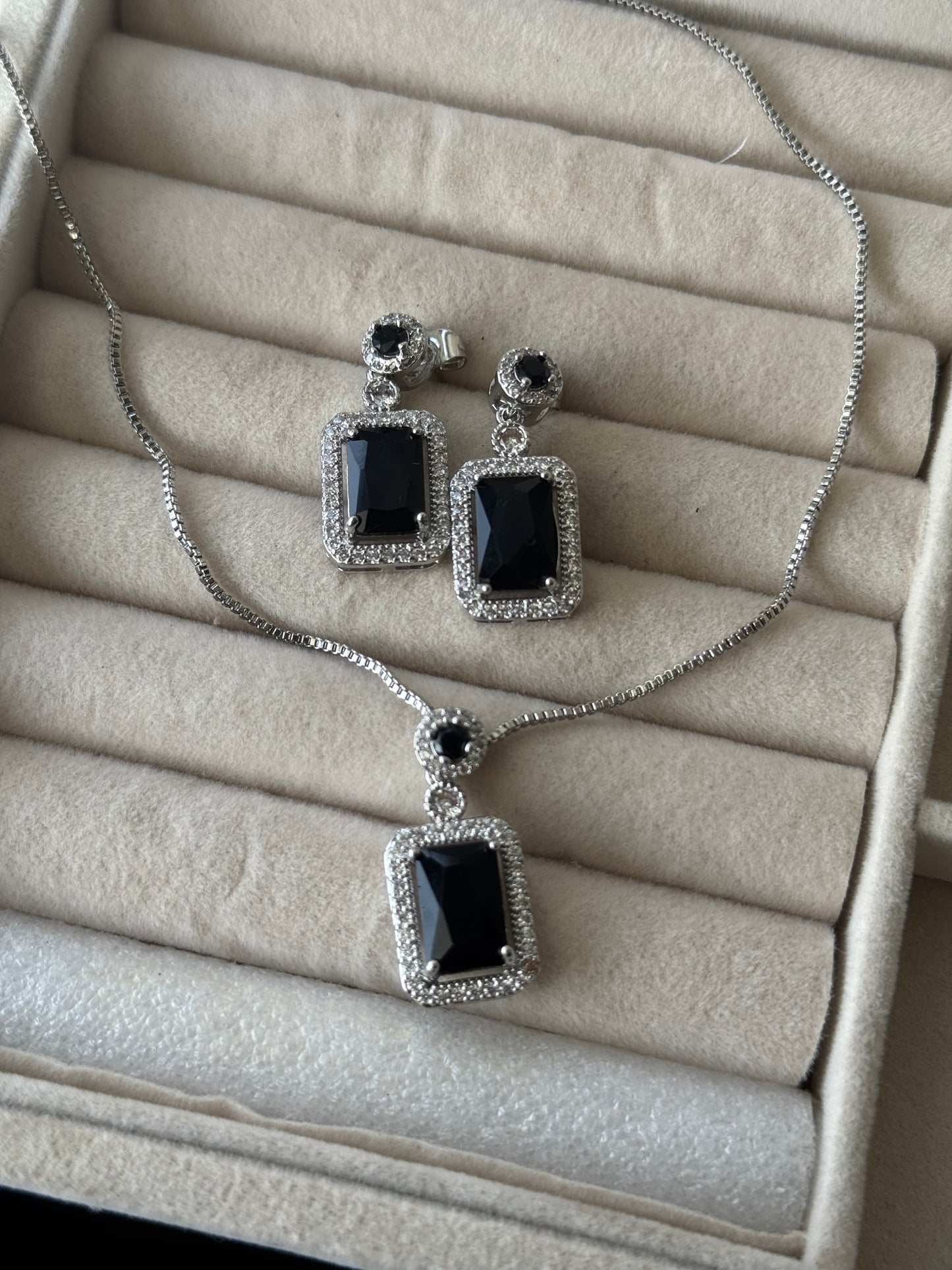 Sterling Silver Emerald Pendant tops set