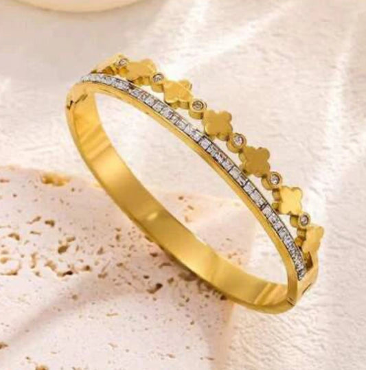 ✨Stainless steel Diamantés Clovie Cuff Bracelet ✨
