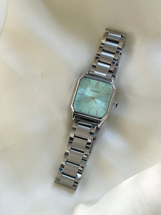 ✨Vintage Silver Casio Sapphire Dial Watch ✨