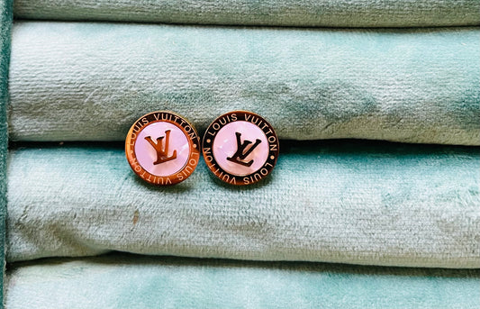 ✨Exquisite Pearl Drop Lv stud earrings ✨