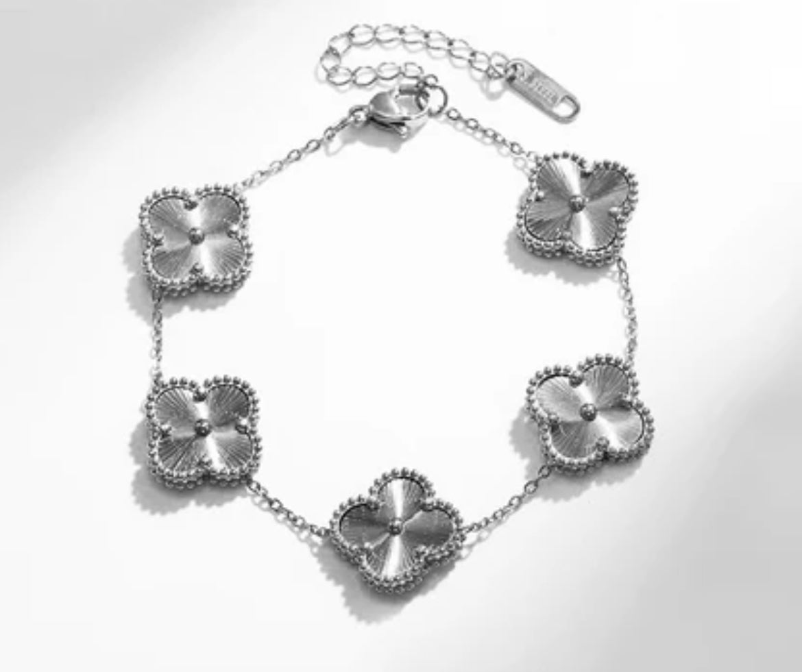 Vanity Deluxe Silver Clovie Bracelet