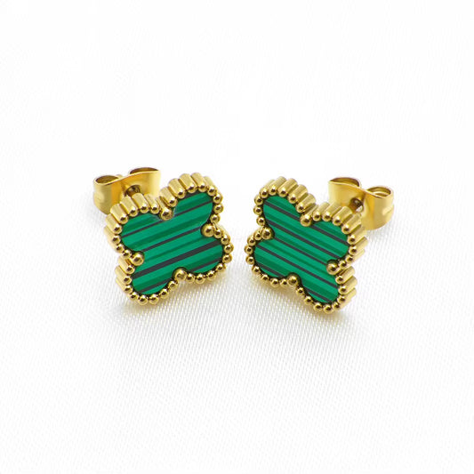 Green clovie stud earrings