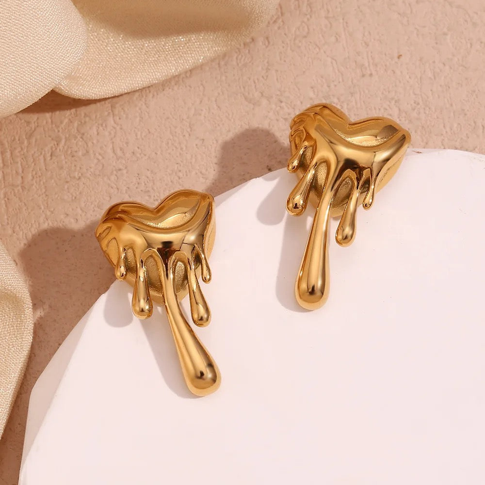 18k Melted Gold Heart Earrings ✨