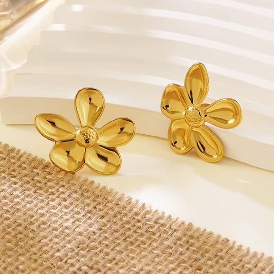 ✨Stainless steel Gold Floral stud Earrings ✨