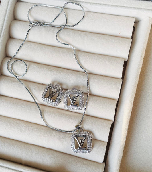 ✨Sterling silver Zirconium Branded Pendant and earrings Set ✨