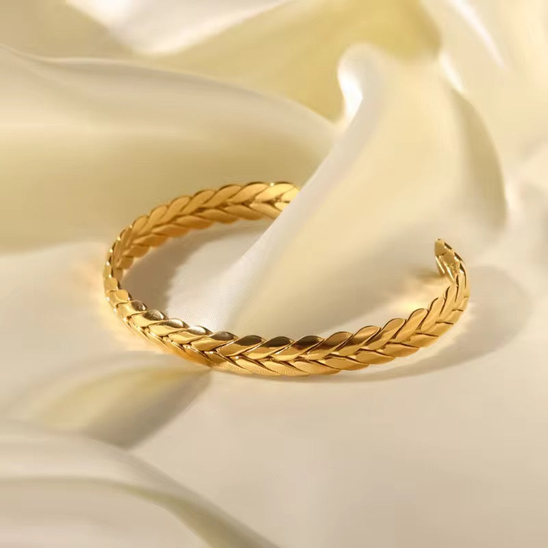 ✨Stainless steel Exquisite Gold Leaf Cuff Bracelet ✨