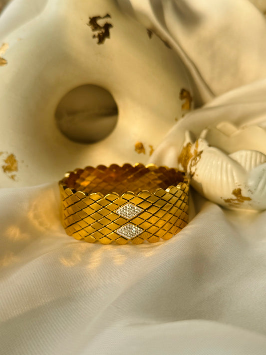 ✨Exclusive Gold Embellish Zirconia Chunky Cuff Bracelet ✨