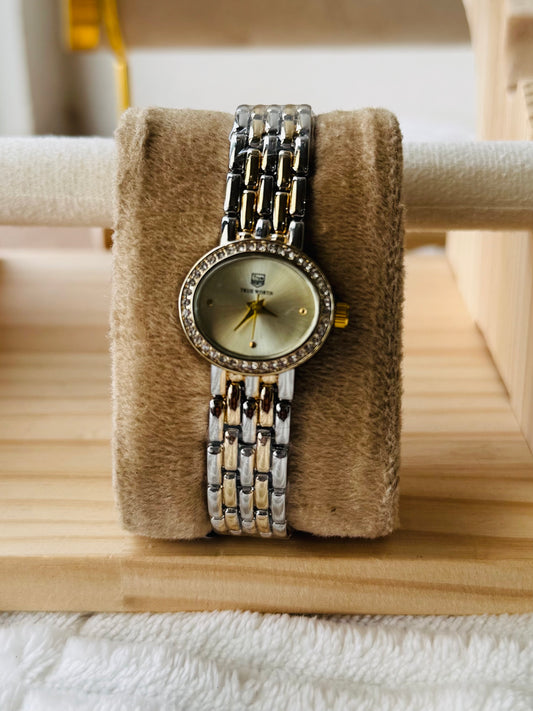 ✨Exclusive Zirconia SilverXGold Grey Dial Crystal Studded True worth watch ✨