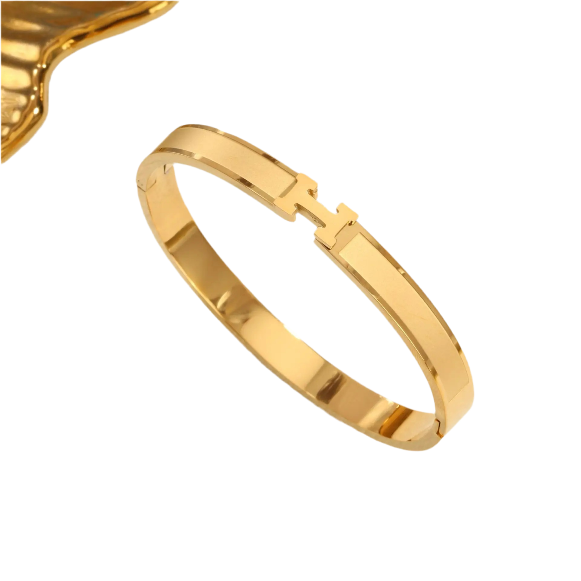 Exquisite 18k Royal Gold Bracelet