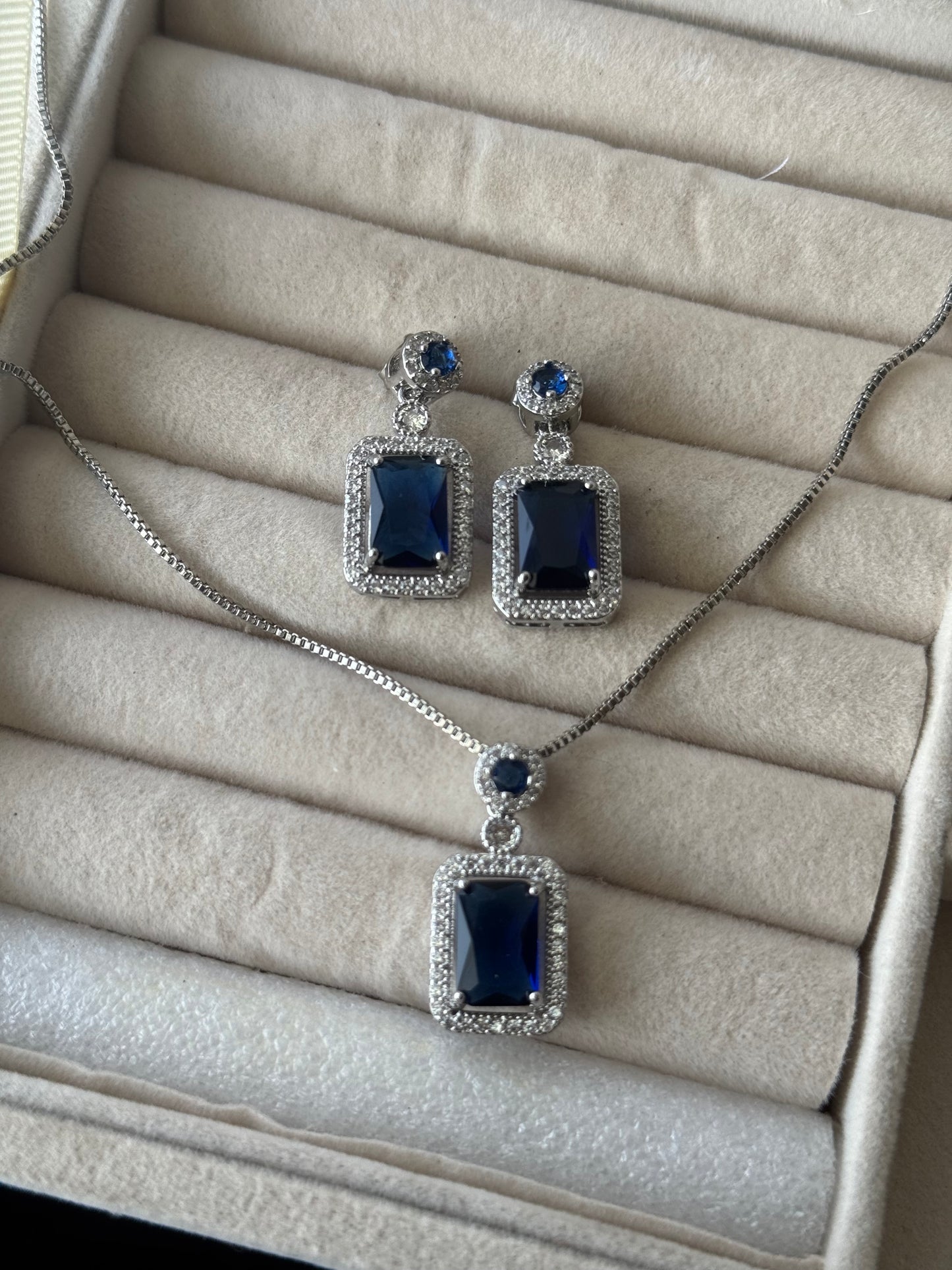 Sterling Silver Emerald Pendant tops set