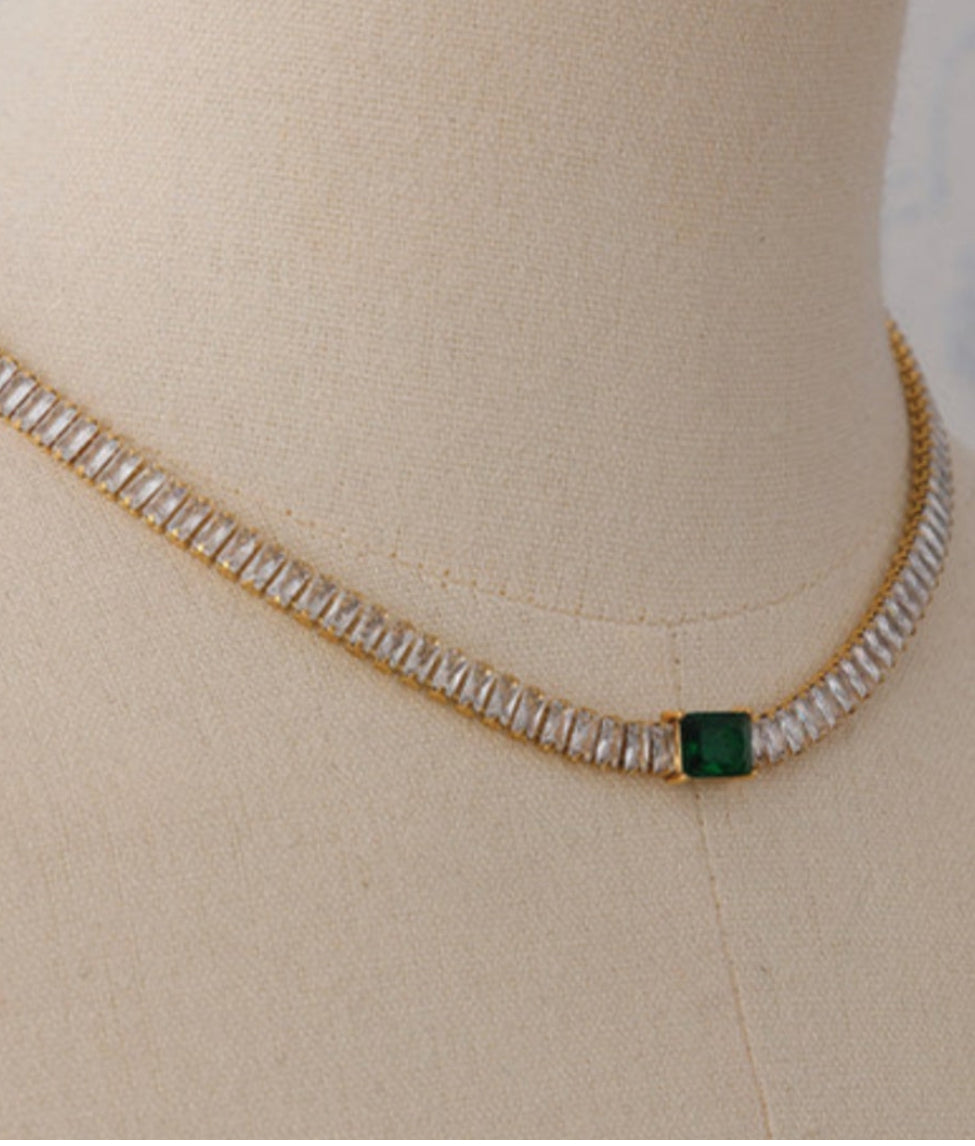 ✨Emerald Stone Crystal Diamond cut Necklace ✨