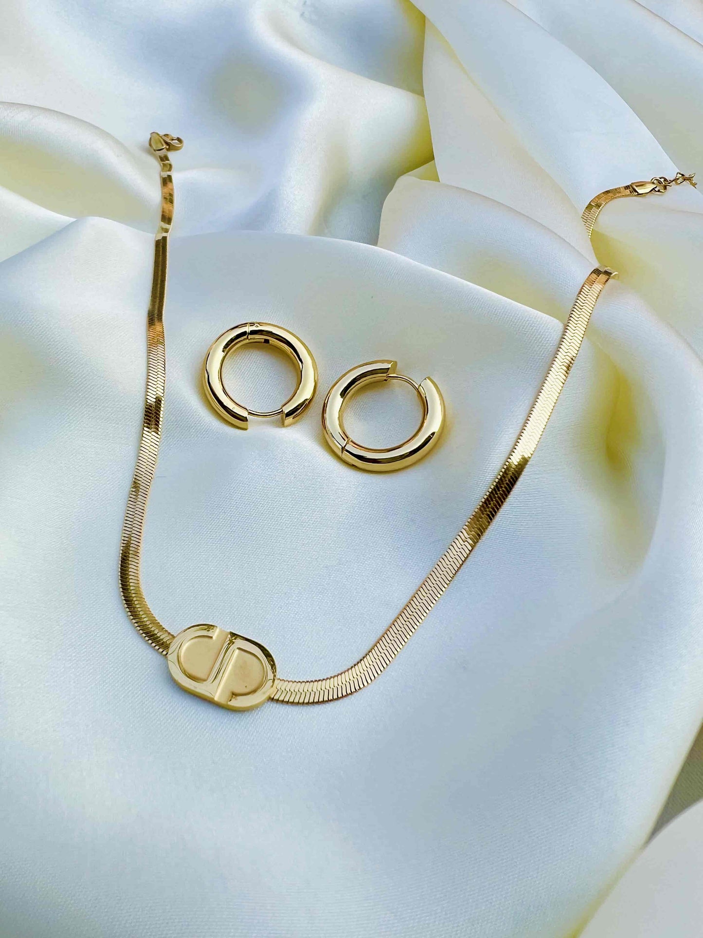CD snake chain pendant with Hoops