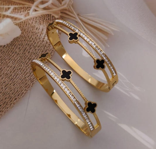 ✨Stainless steel Diamantés black Clovie Cuff Bracelet ✨