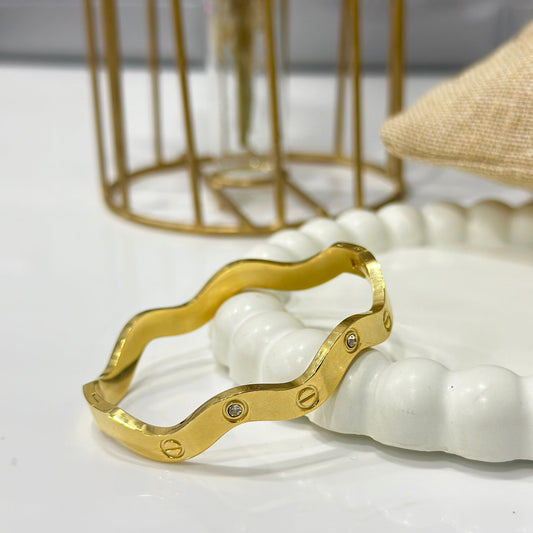 ✨22k Gold stainless steel Zircon Carte Cuff Bracelet ✨