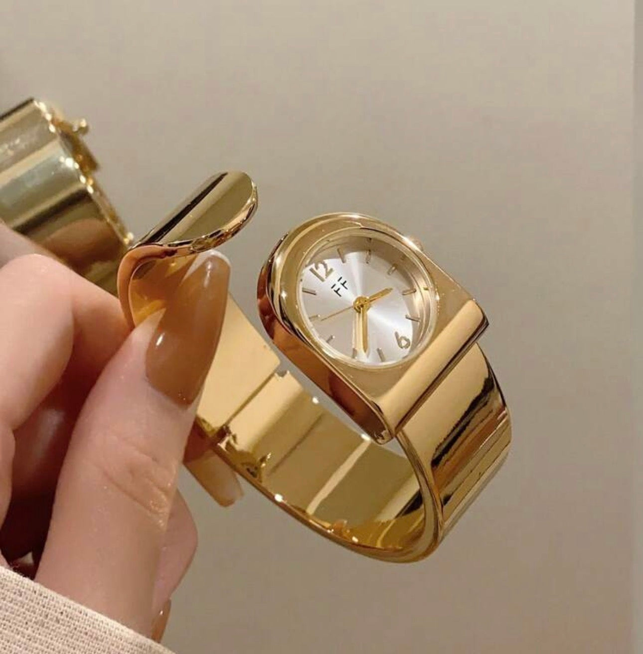 ✨Exquisite Vessel Chunky Gold White Dial Watch ✨