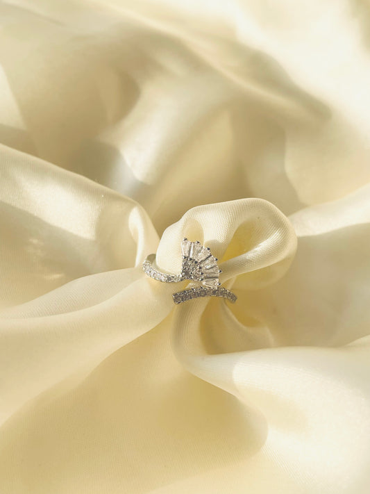 ✨Adjustable Silver Petal Ring ✨