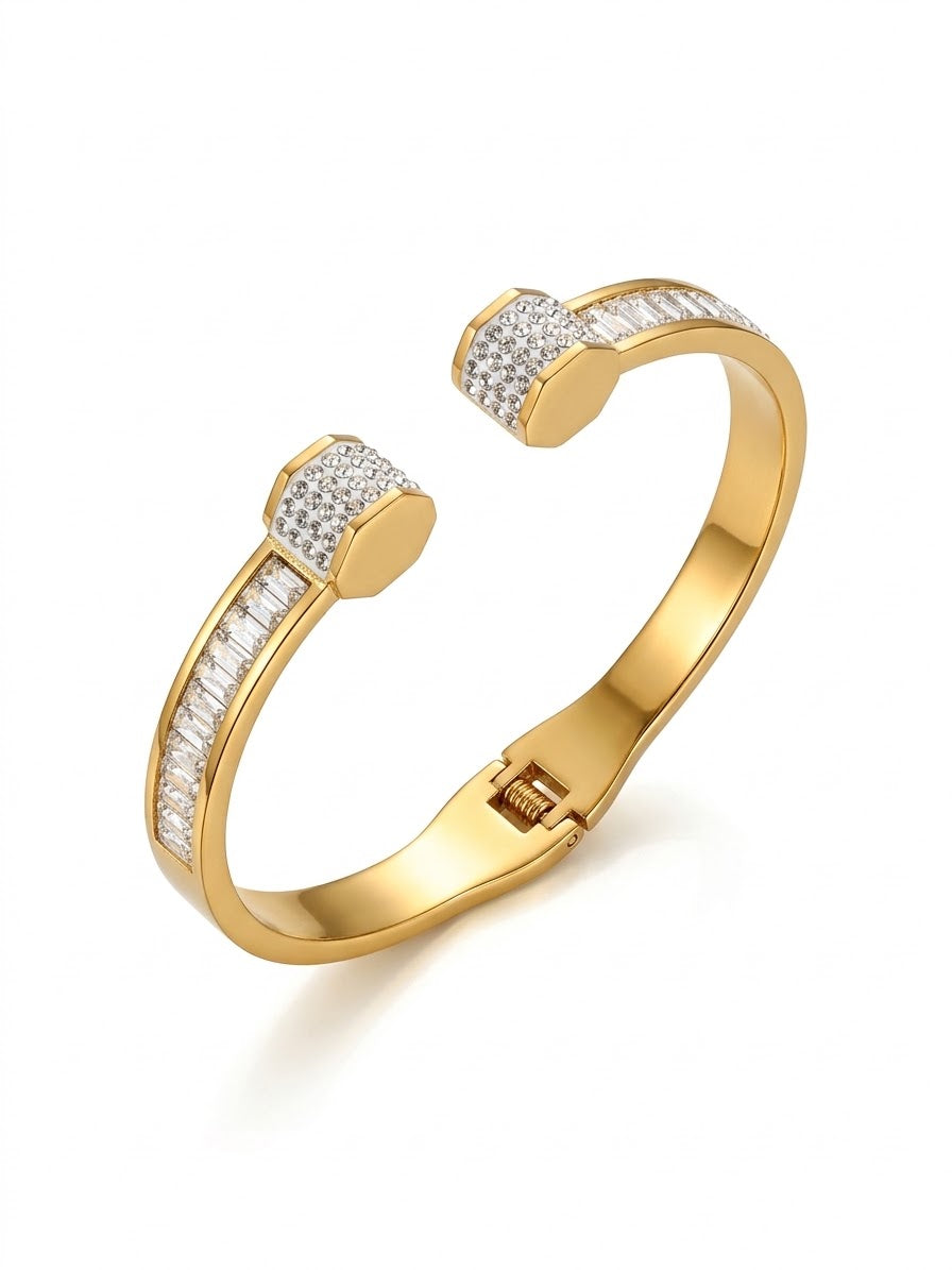 ✨Exclusive Zirconia Studded Carte Cuff bracelet ✨