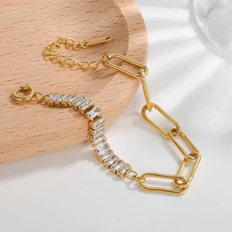 Crystal Rovera Golden Link chain Bracelet ✨