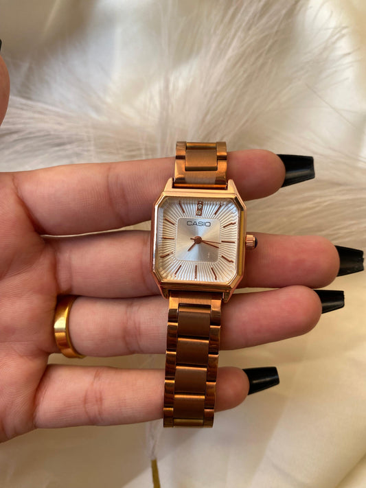 ✨Exquisite Rose Gold White Dial Jubilee Classic Casio watch ✨